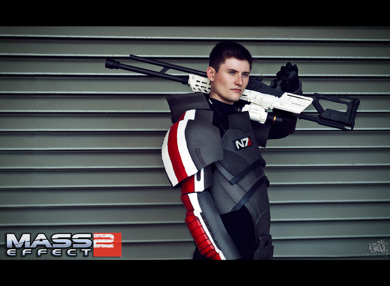 Illustration for article titled FemShep and DudeShep Save the Galaxy with Mass Effect Cosplay